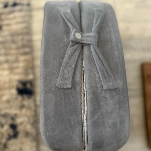 Cushy Tushy Foldable Travel seat cushion - Picture 2 of 5